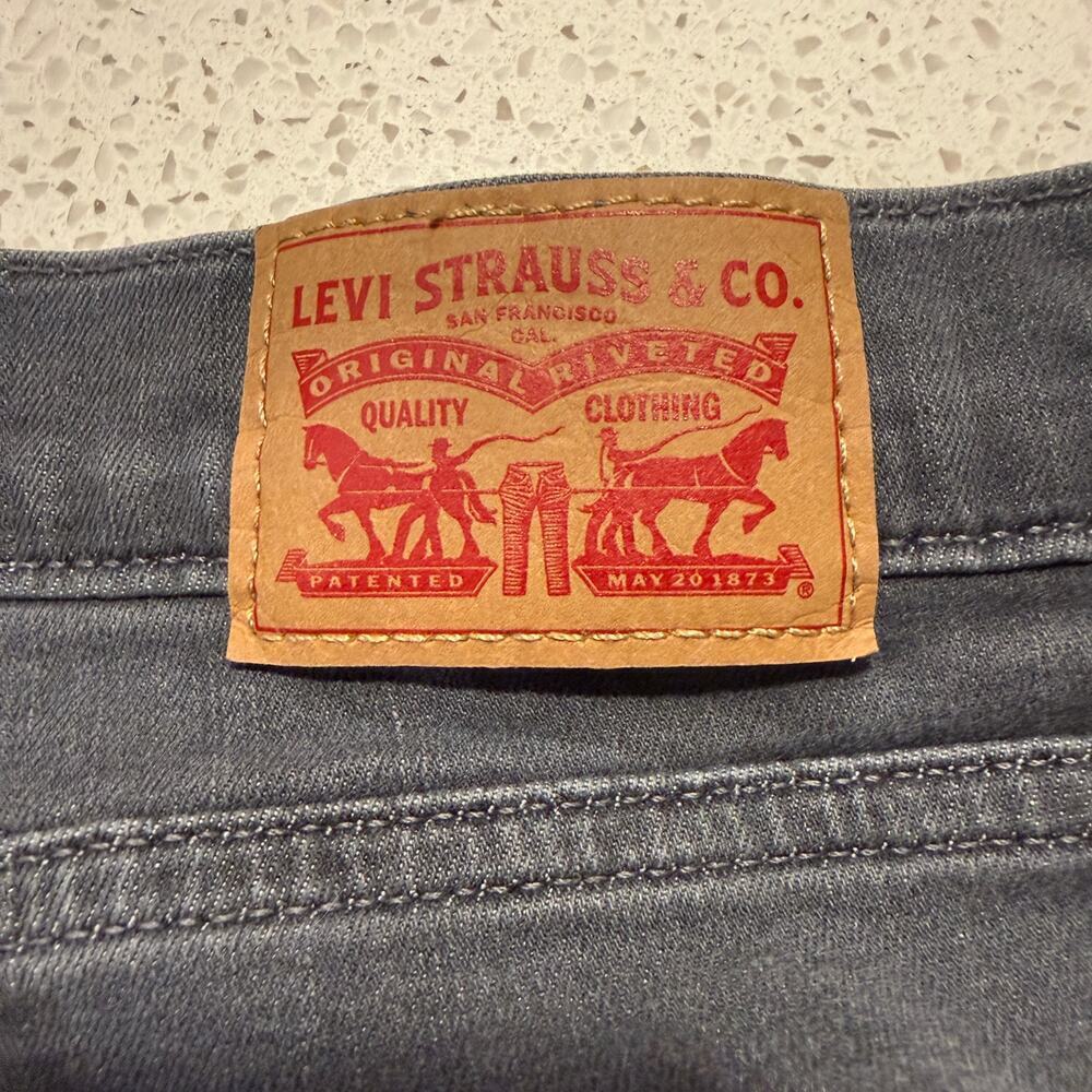 Levi’s Women Classic Straight Jeans 31x29 Gray Denim High Rise Casual Chic - Picture 4 of 10